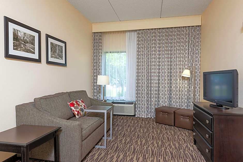 Hampton Inn & Suites Cleveland-Airport/Middleburg Heights