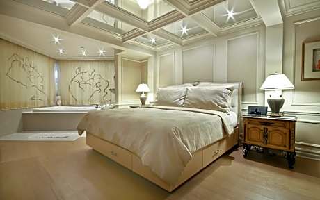 King bed Suite with Sofa bed - Nuptial Theme