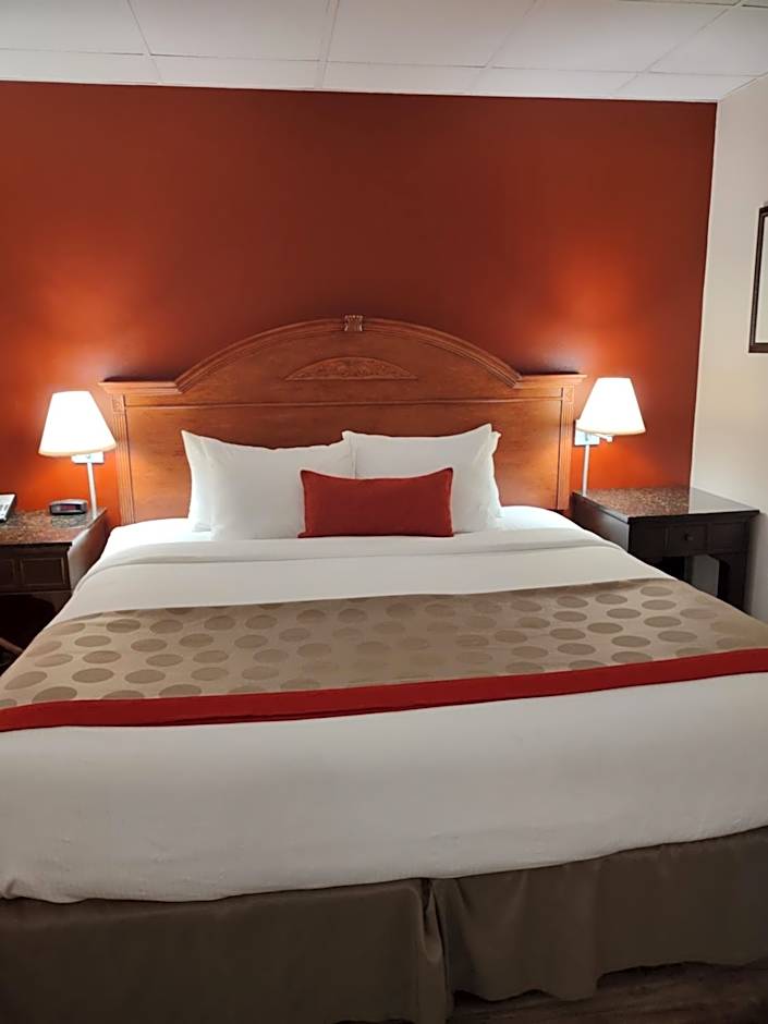 Ramada by Wyndham Albert Lea