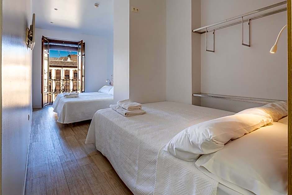 AMC Granada Hostal