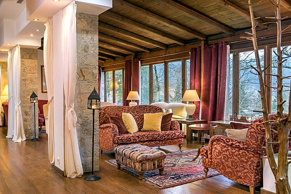 Country Club Hotel & Suites