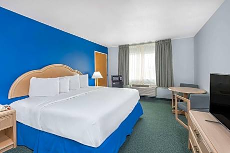 1 King Bed Accessible Room, Non-Smoking