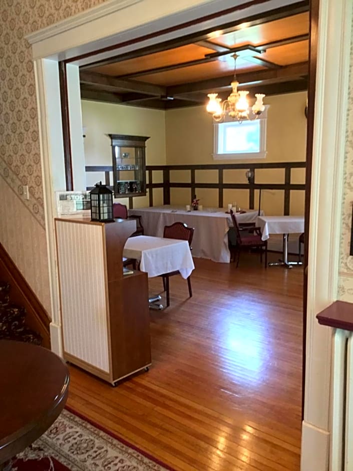 Marmora and Lake Inn and Victorian Diner