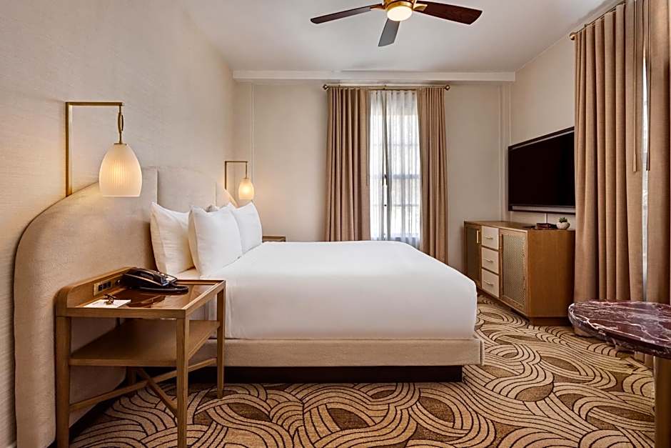 Photo 1 of 3 of 1 King Bed, Mountain View