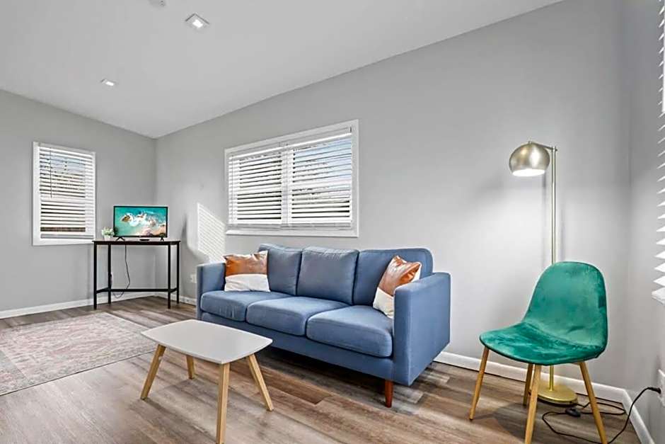 Housepitality - The Restful Studio - Cozy