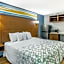 HomeTowne Studios by Red Roof Lancaster