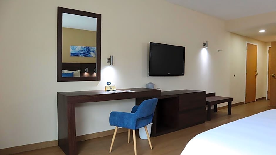 Photo 1 of 2 of Quadruple Room