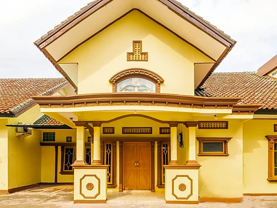 OYO 2395 Hotel Aden 2 Syariah