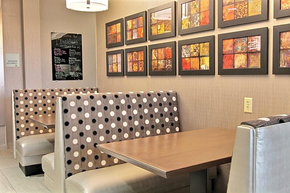 Holiday Inn Express Fargo - West Acres By IHG