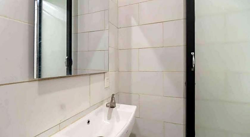 RedDoorz @ Jotel Guest House Medan