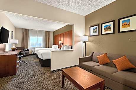 2 Queen Beds, Suite, Nonsmoking