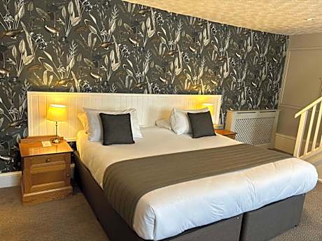 Executive Queen Room With Sofa Bed