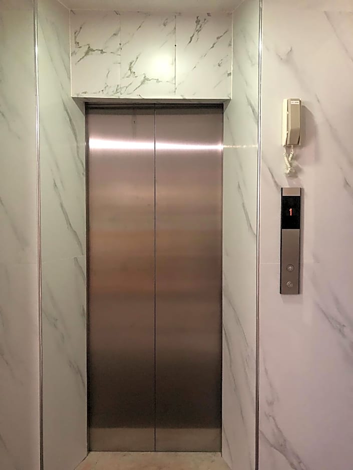 Crown Bts Nana Hotel