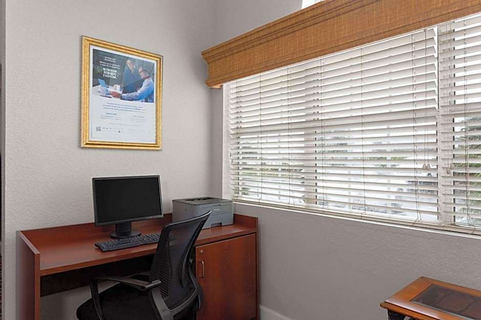 Microtel Inn & Suites By Wyndham Zephyrhills