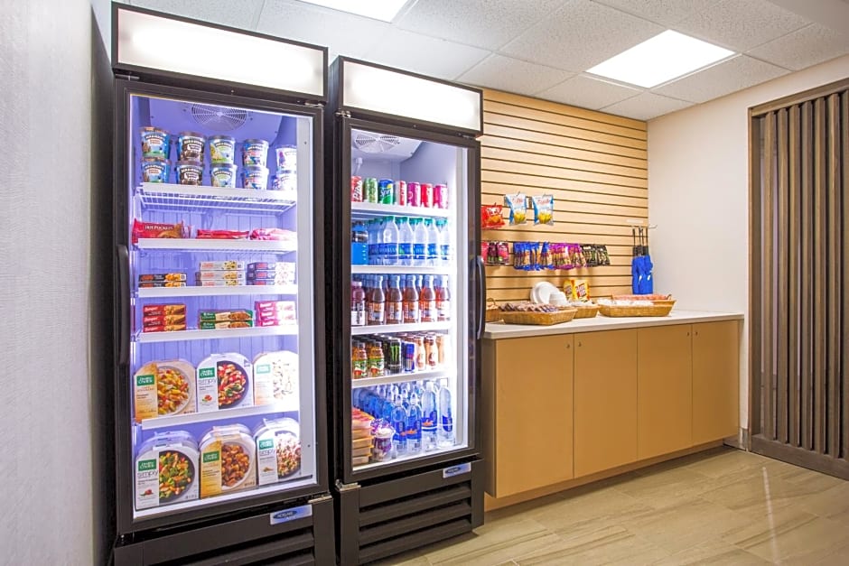 Holiday Inn Express Hotel and Suites Petersburg - Fort Lee, an IHG Hotel