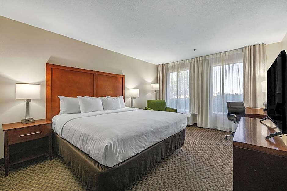 Comfort Inn & Suites Logan Near University