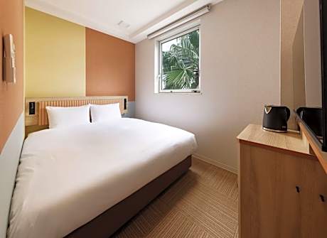 Renewal Double Room (Queen Bed) - Non-Smoking - Bay Hotel Building