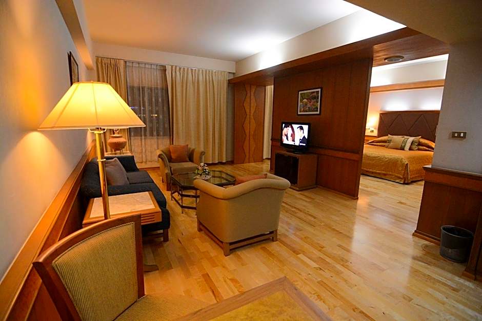 Charoen Hotel