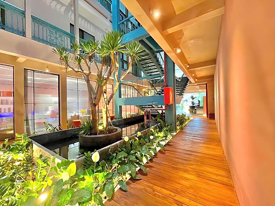 Joi Boutique Bãi Trước