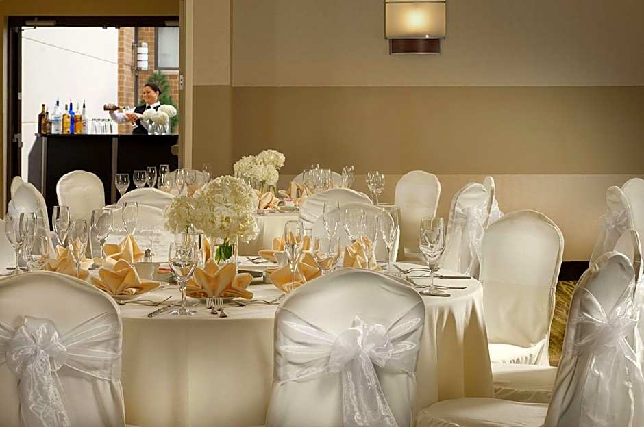 DoubleTree By Hilton Hotel Dulles Airport-Sterling