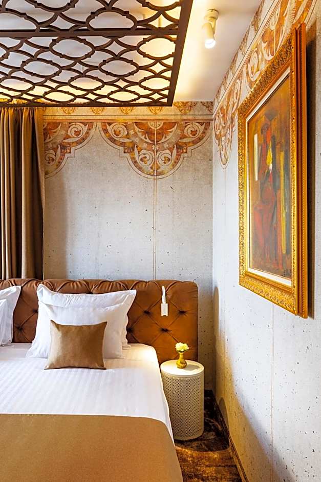 Gallery 37 Powered by ASTON