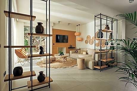 Private, 3 Bedroom Residence, Bedroom 1: 1 Queen, Bedroom 2: 2 Twin, Bedroom 3: 2 Twin, Sofa bed