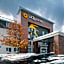 La Quinta Inn & Suites by Wyndham Detroit Utica