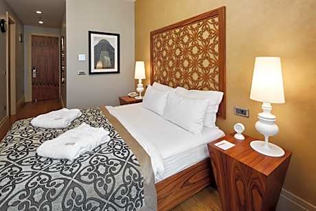 King Suite with Fireplace