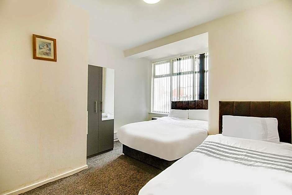 OYO The Longlands Hotel