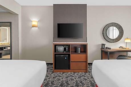 Deluxe Queen Room with Two Queen Beds - Hearing Accessible