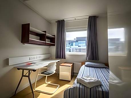 Single Standard Room with Shared Bathroom