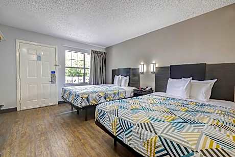2 Full Beds | ADA/Roll-In Shower, Smoking