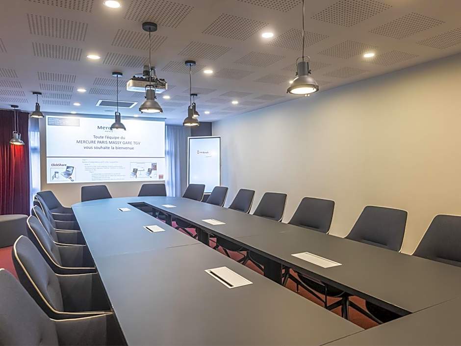 Mercure Paris Massy Gare TGV