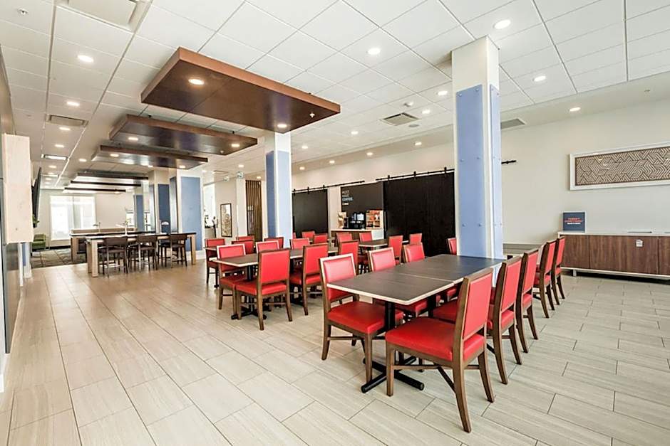 Holiday Inn Express & Suites Edmonton N - St. Albert By IHG