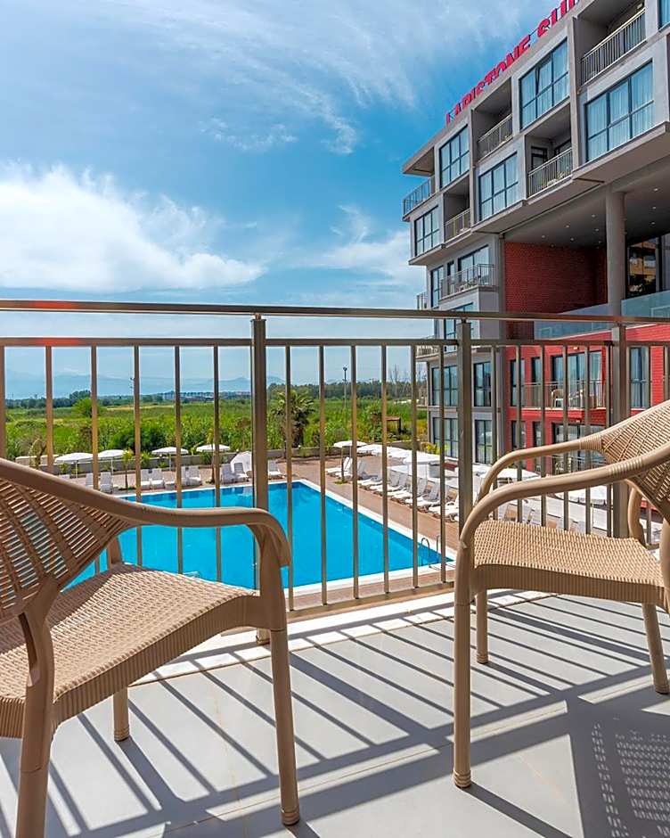 Laristone Suite Spa Hotel