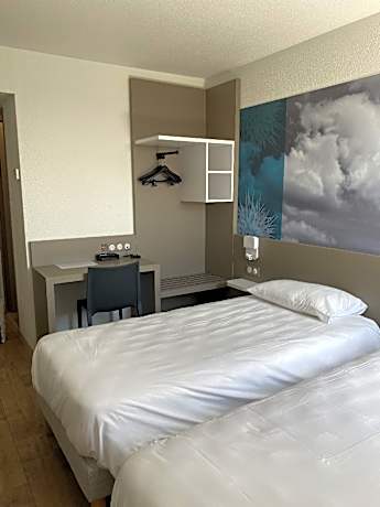 2 Single Beds