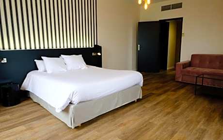 Junior King Suite with Sofa Bed - Non-Smoking