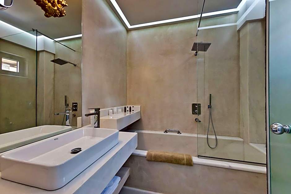 Royal Marmin Bay Boutique & Art Hotel