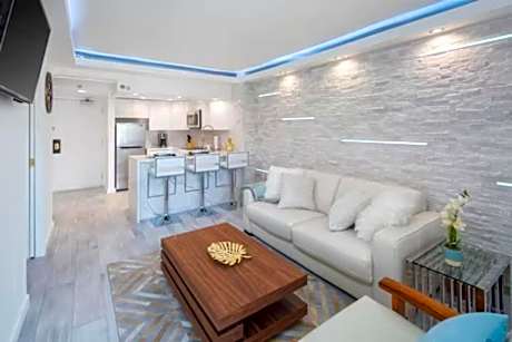 Ilikai's Best Beach Front Executive Suite