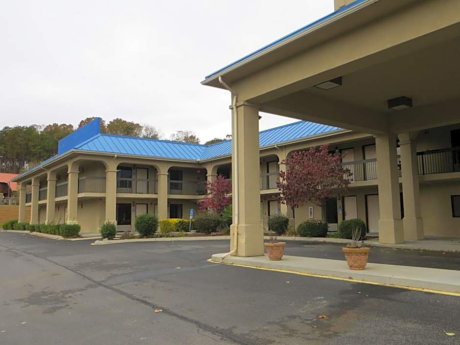 Travelodge by Wyndham Knoxville East