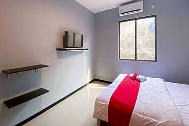 RedDoorz Syariah near T2 Juanda Airport 2
