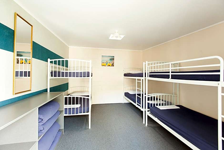 Beachcomber Lodge & Backpacker