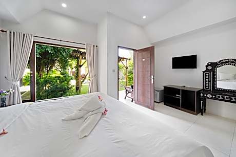 Bungalow with Garden View