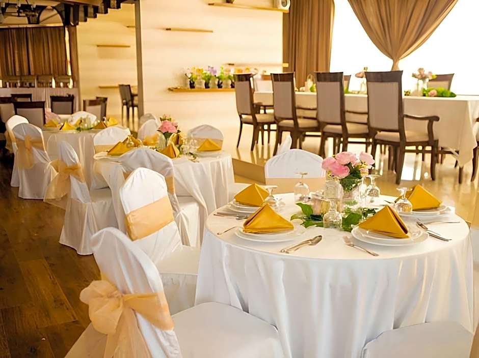 Ewan Ajman Suites Hotel