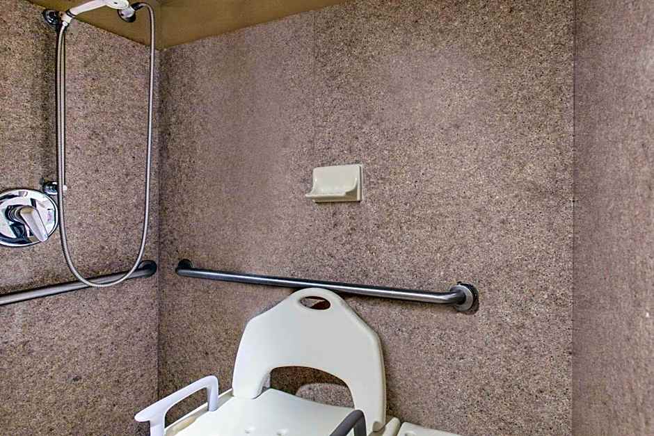 Hawthorn Suites by Wyndham Midwest City Tinker AFB