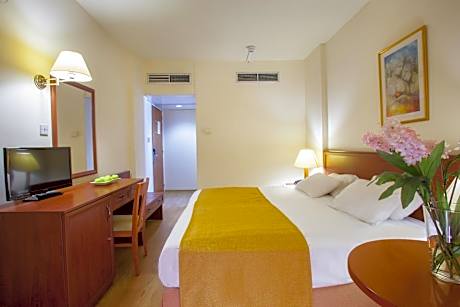 Standard Double or Twin Room (2 Adults + 1 Child)