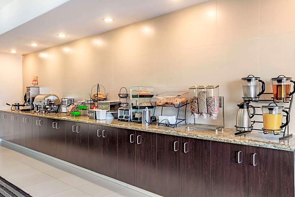 La Quinta Inn & Suites by Wyndham Fowler