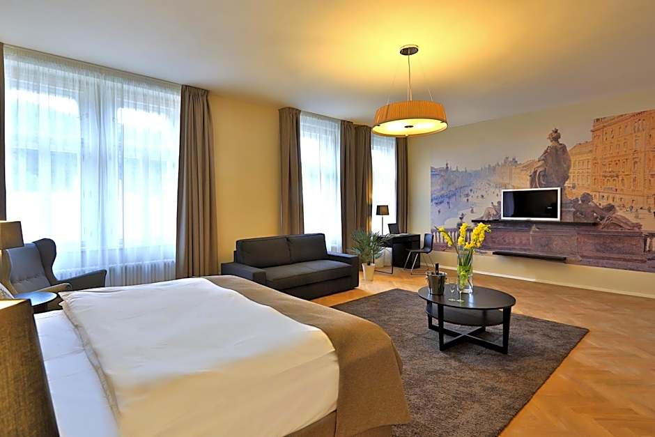 James Hotel & Apartments
