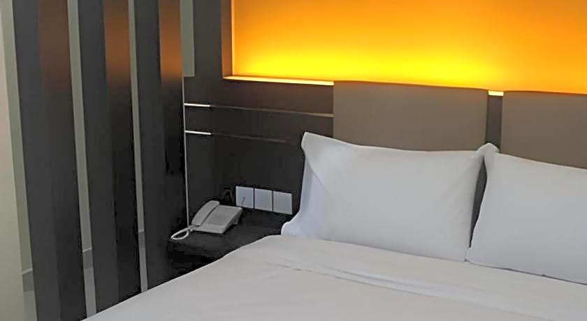 Gm Holiday Hotel