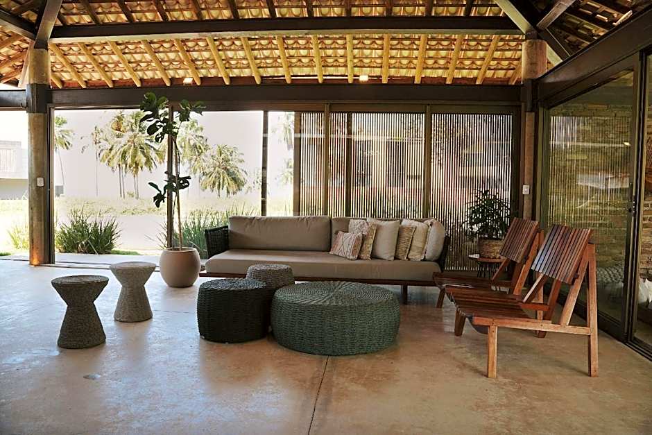 Casa com piscina aquecida, cozinheira, 30m do mar